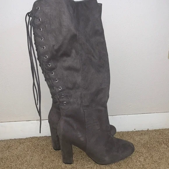 Never worn lace up knee boots - Picture 1 of 4